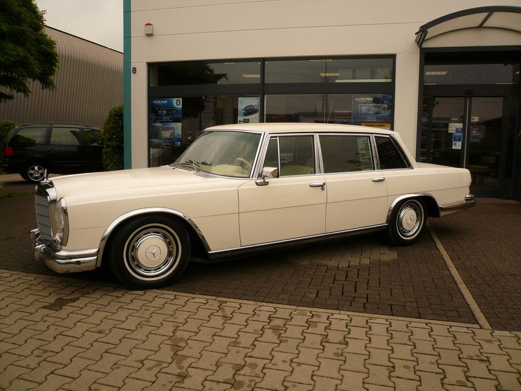 Komplette Innenausstattung, Himmel & Teppichgarnitur neu angefertigt und montiert.