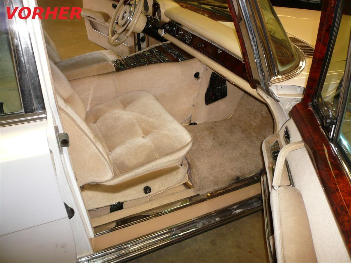 Mercedes Pullmann. Komplette Innenausstattung in Leder, Himmel in gelochtem Kunstleder, Teppichgarnitur neu angefertigt und montiert.