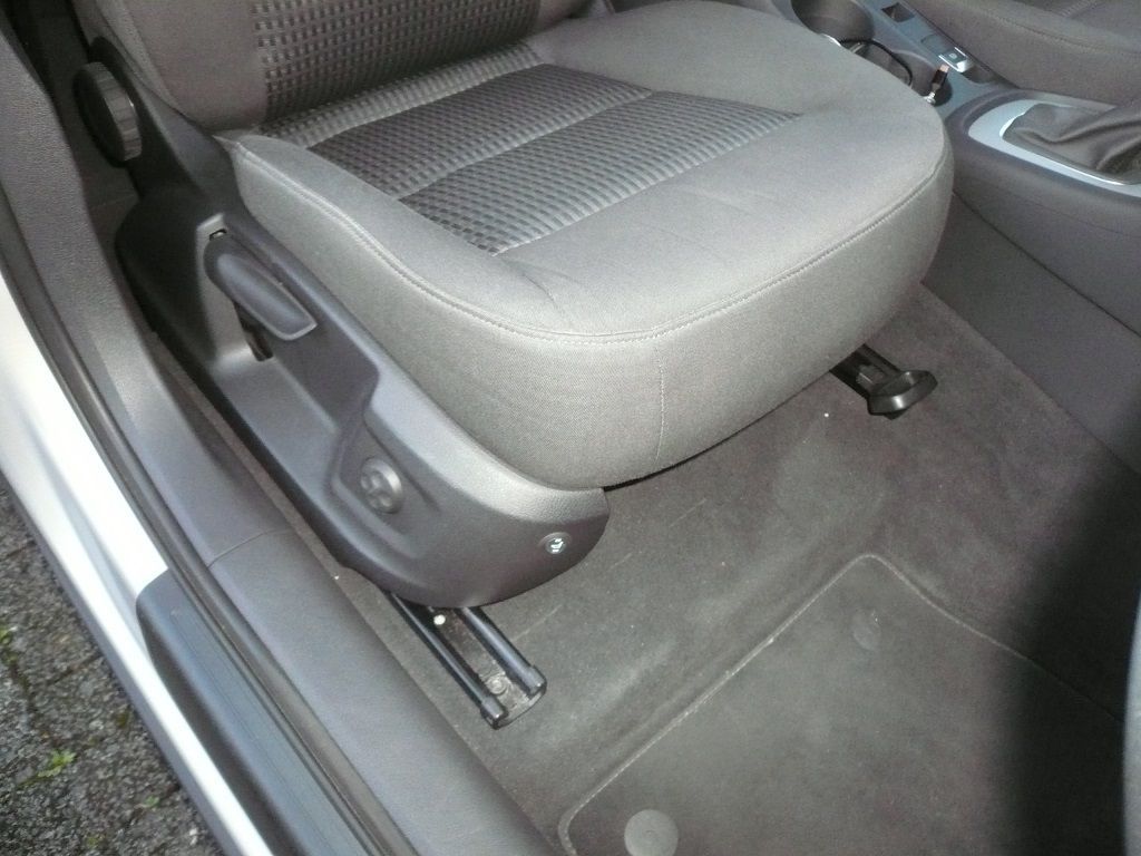 Carbon Sitzheizungs-Set 2stufig für Sitz- und Rückenlehne im Audi Q3 nachgerüstet.