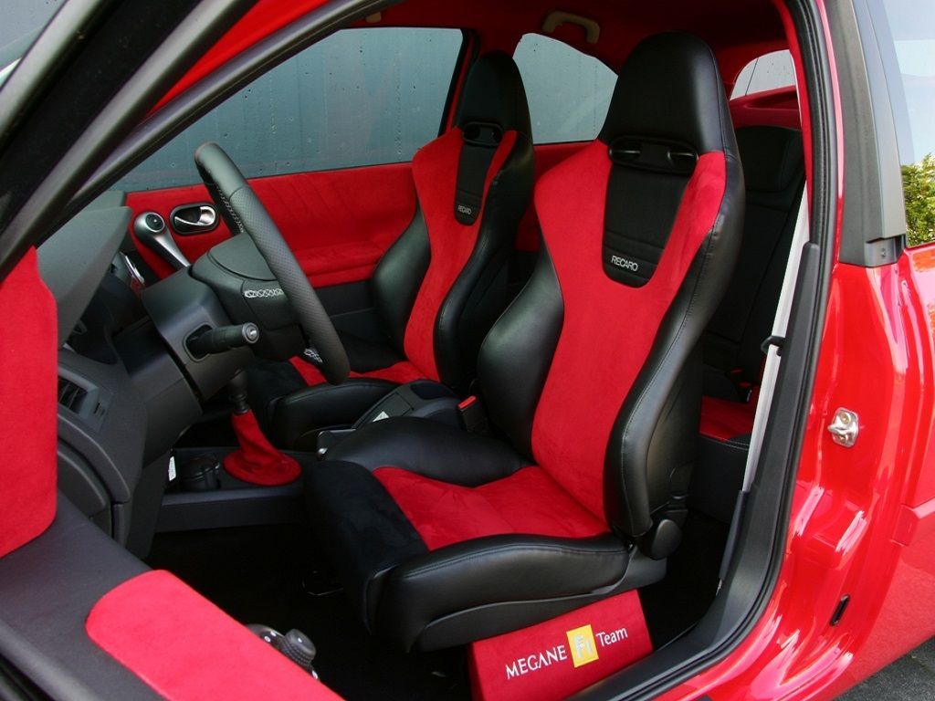 Recaro Sport Sitze im Renault Megane nachgerüstet.