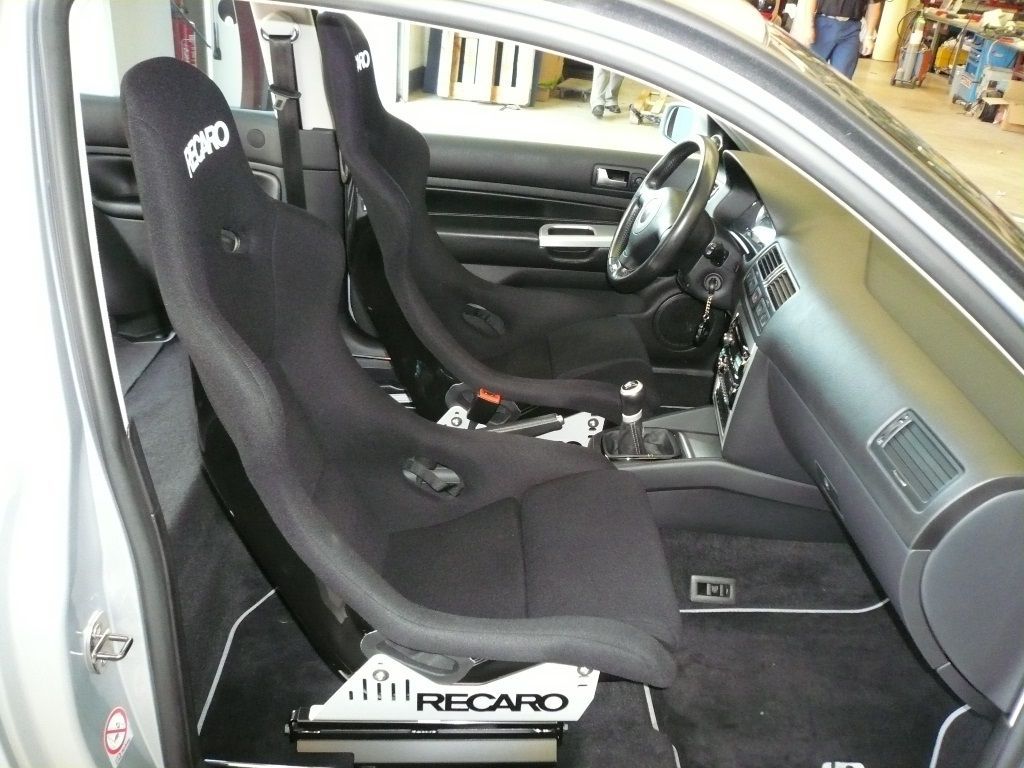 Recaro Pole Position ABE Sitze im VW Golf 4 nachgerüstet.