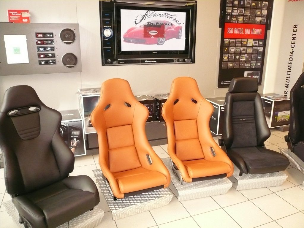 Recaro Pole Position ABE Sitze in Original BMW Leder neu bezogen.