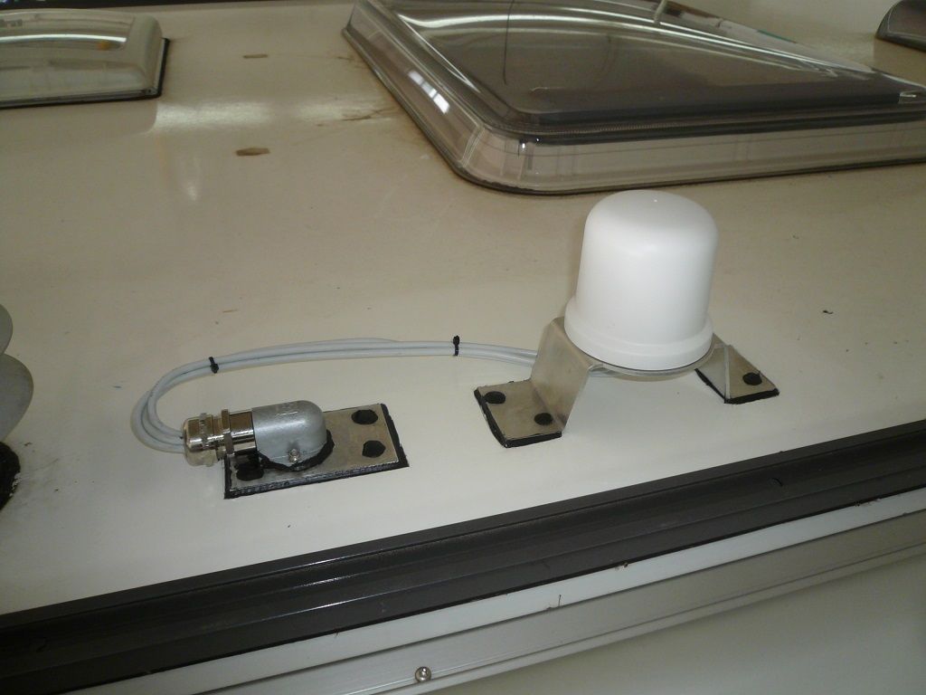 Caratec Wlan Router Set CET300R in einem Carthago Wohnmobil nachgerüstet.