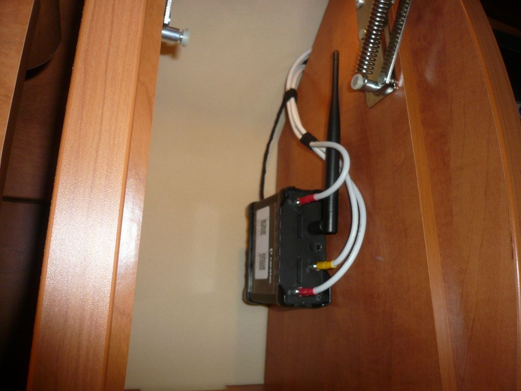 Caratec Wlan Router Set CET300R in einem Carthago Wohnmobil nachgerüstet.