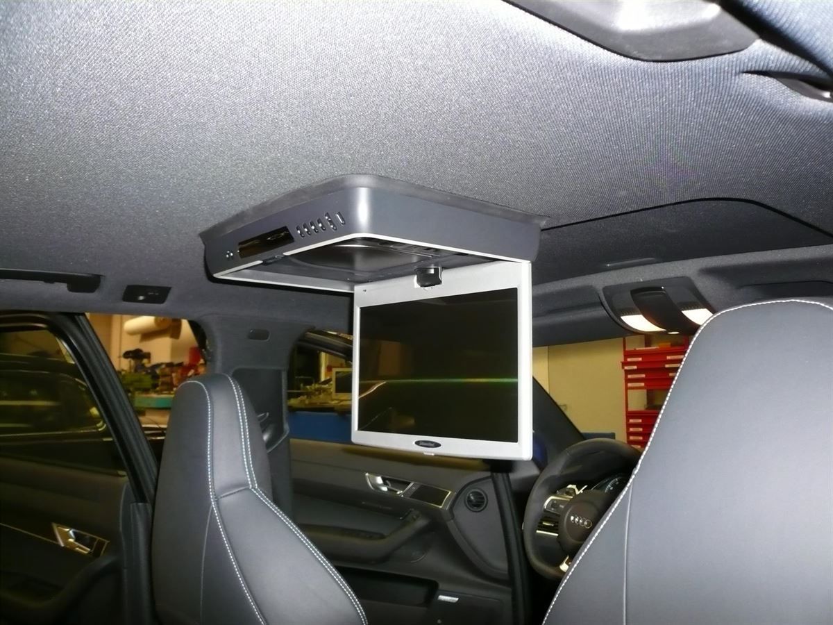 12zoll Deckenmonitor schwenkbar im Audi RS6 inkl. DVB-T und Playstation 4 nachgerüstet.