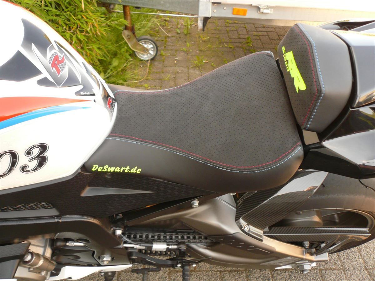 Sitzbank in Leder/gelochtem Alcantara neu bezogen.