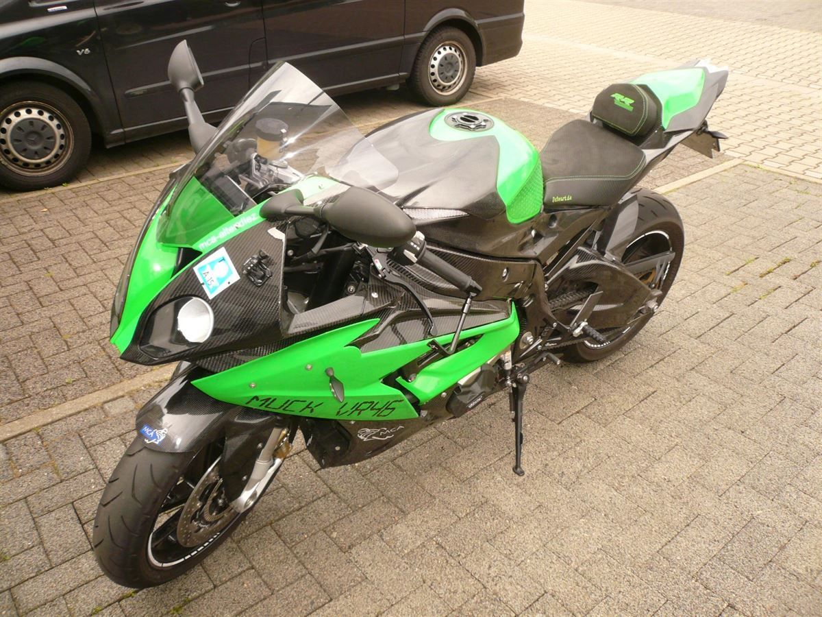 Sitzbank in Leder/gelochtem Alcantara neu bezogen.