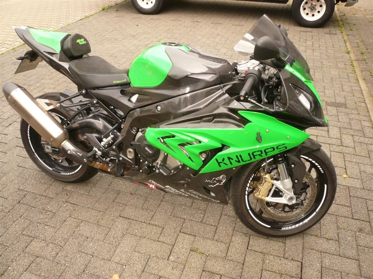 Sitzbank in Leder/gelochtem Alcantara neu bezogen.