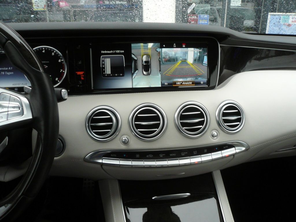 Integration von Apple CarPlay und Android Auto in ihr werkseitig verbautes Command Navigations System. Bedienung über das Originale Mercedes Bedienelement.