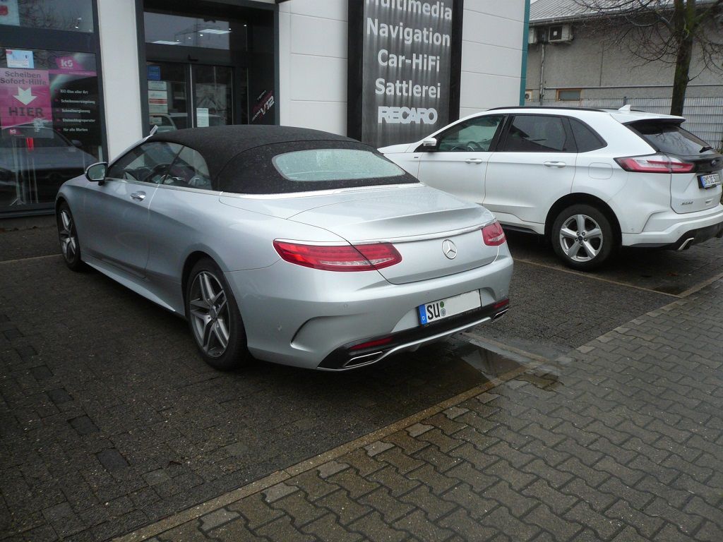 Integration von Apple CarPlay und Android Auto in ihr werkseitig verbautes Command Navigations System. Bedienung über das Originale Mercedes Bedienelement.