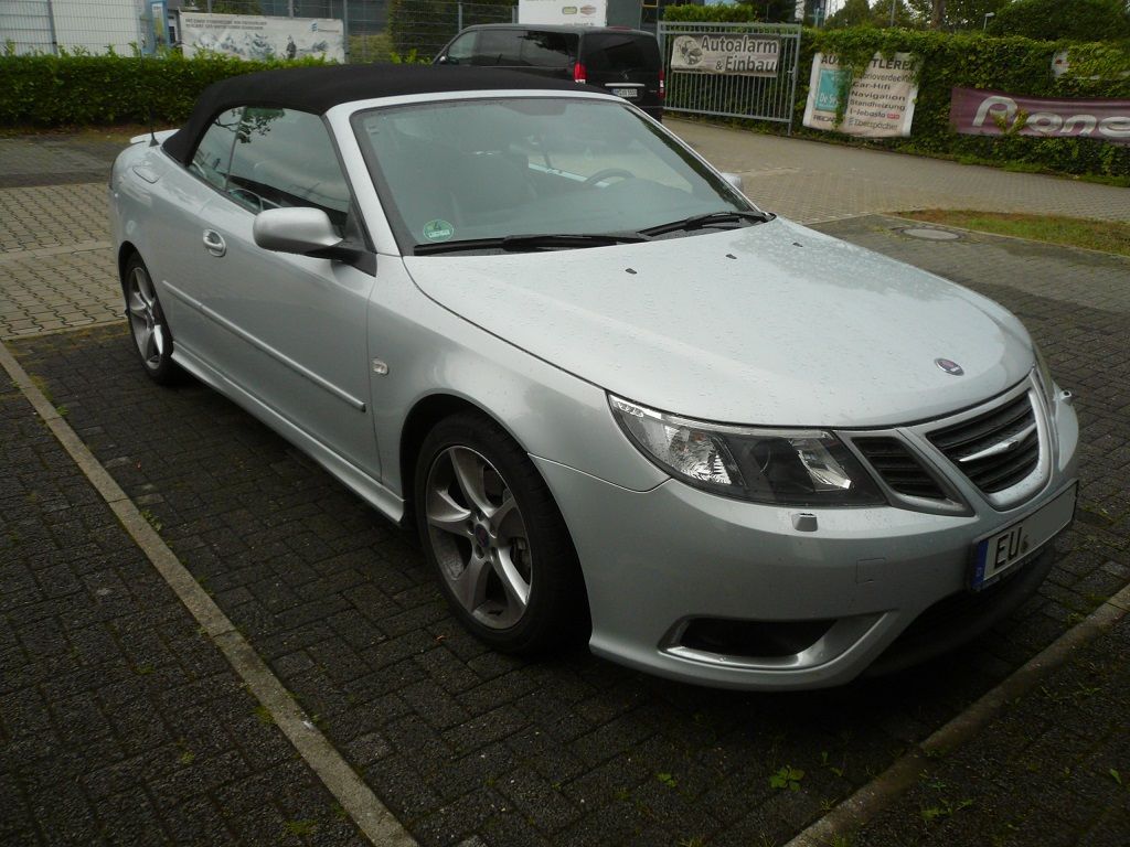 Rückfahrkamera in der Kennzeichen Halterung  und Clarion Navigation im Saab 9.3 nachgerüstet