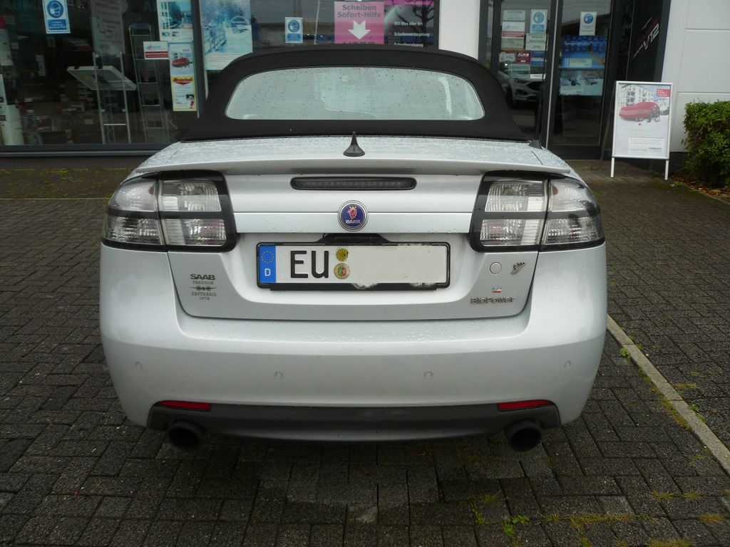 Rückfahrkamera in der Kennzeichen Halterung  und Clarion Navigation im Saab 9.3 nachgerüstet