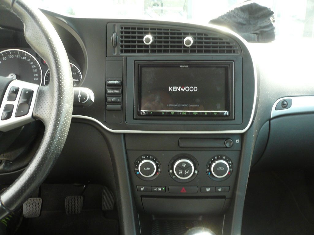 Kenwood DMX5020DABS im Saab 9.3 Cabrio mit Apple CarPlay & AndroidAuto nachgerüstet.