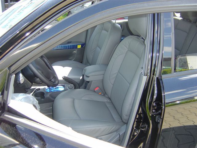 Hyundai SantaFee Innenausstattung in Leder neu angefertigt und montiert.