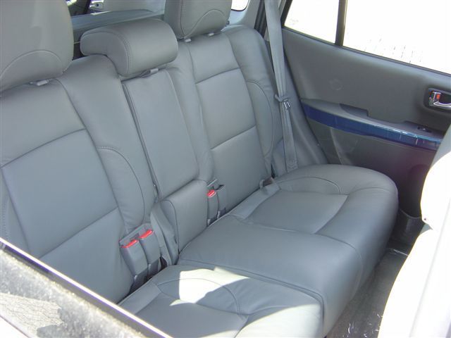 Hyundai SantaFee Innenausstattung in Leder neu angefertigt und montiert.