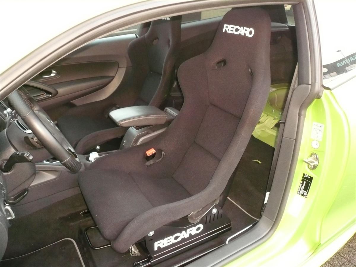 RECARO Pole Position ABE Sitze im Scirocco nachgerüstet.