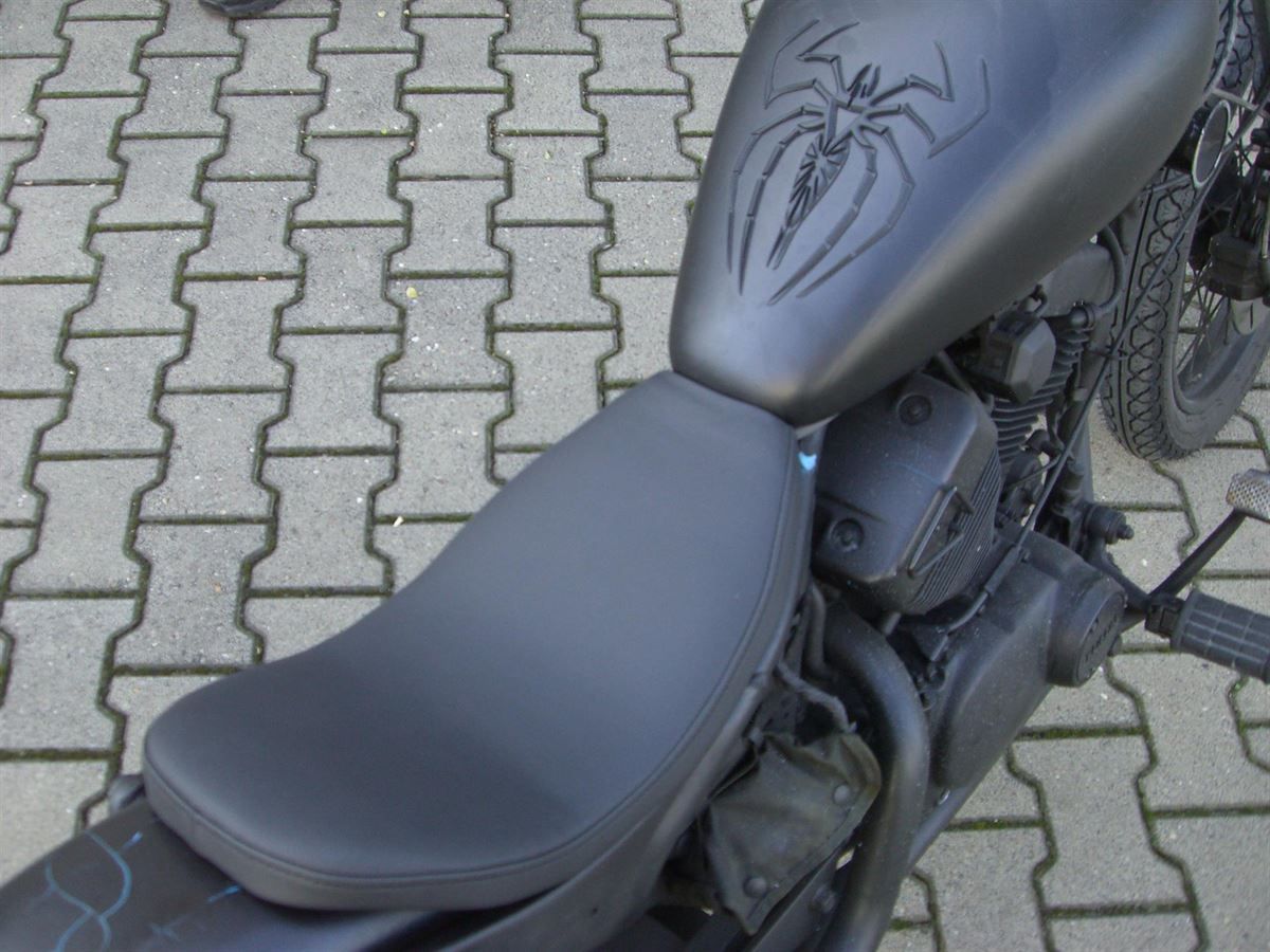 Sitzbank in Leder neu bezogen.