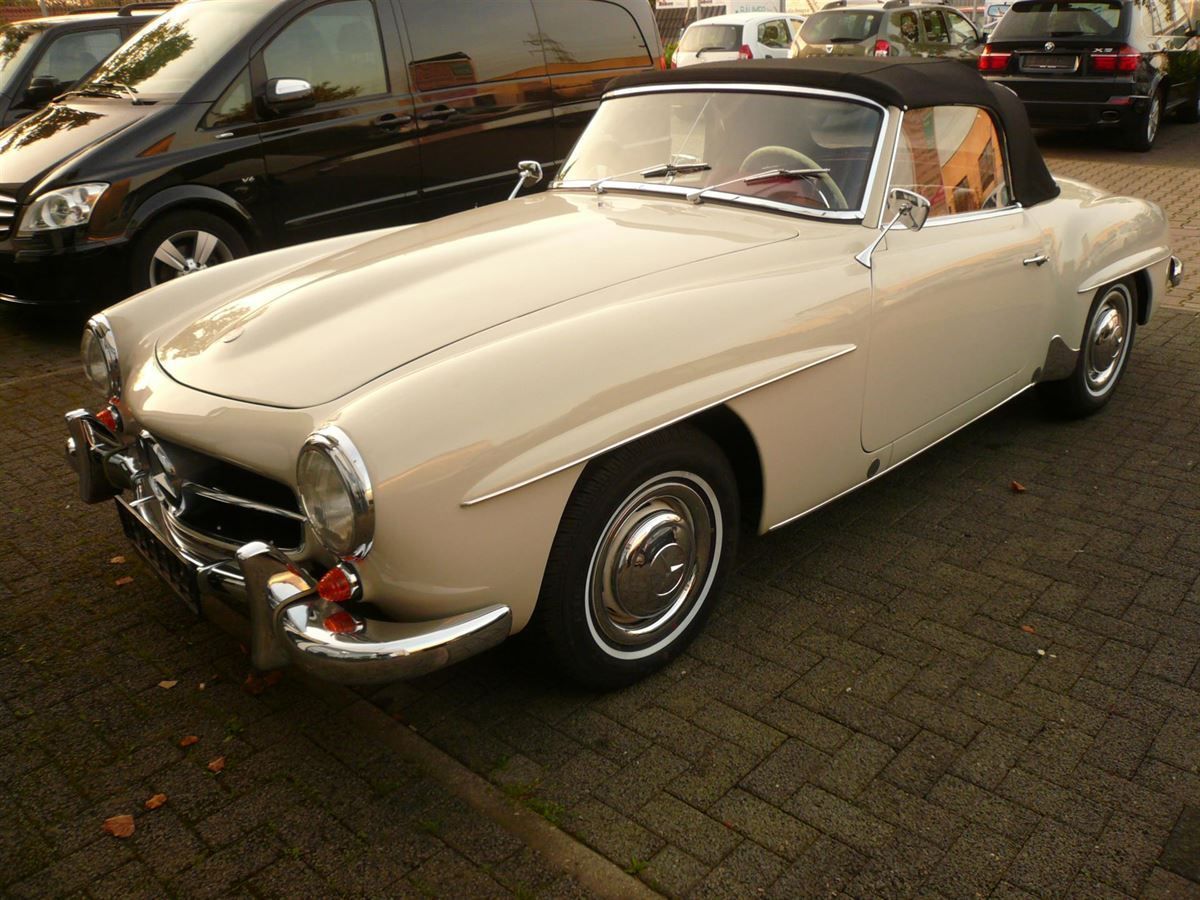 Mercedes SL 121er, Verdeckbezug in Sonnenland Stoff schwarz geliefert und montiert.