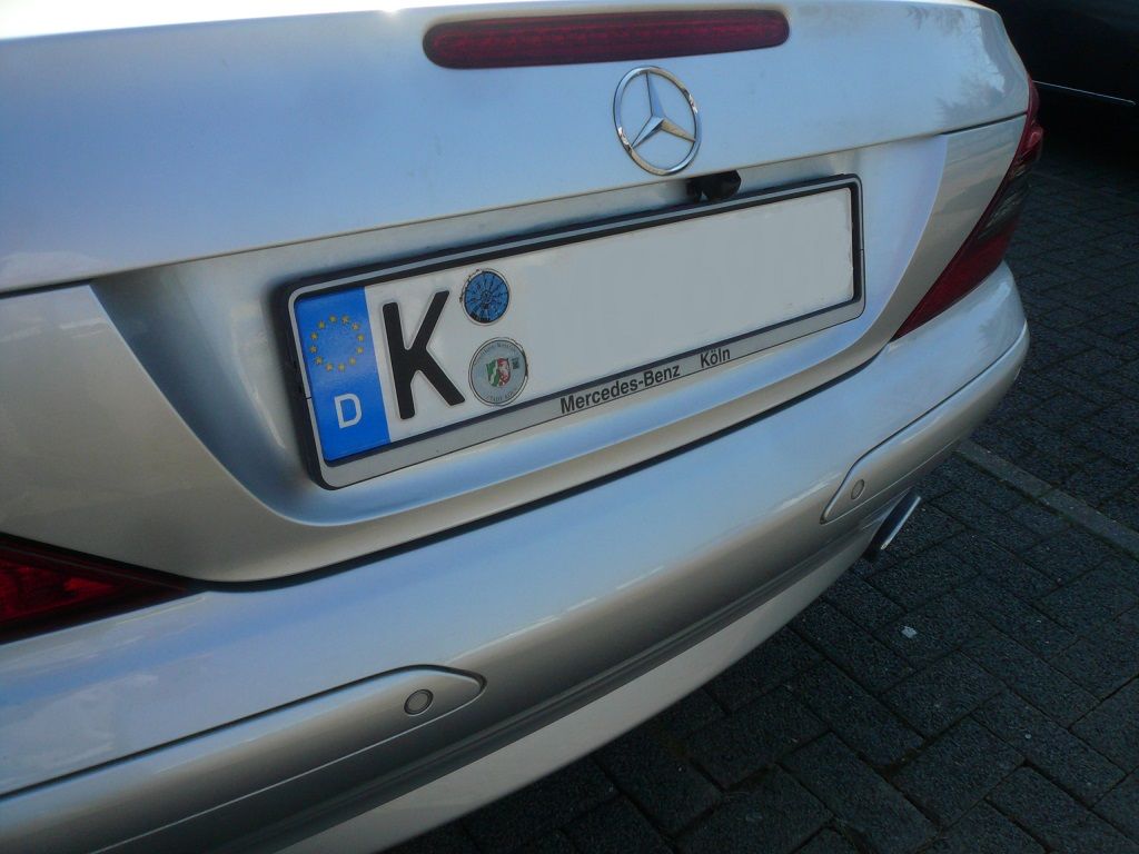 Pioneer AVIC-Z930DAB mit Rückfahrkamera und Musikanlage im Mercedes SL nachgerüstet. Werkseitige Lenkrad-Fernbedienung an das Pioneer Navi adaptiert.