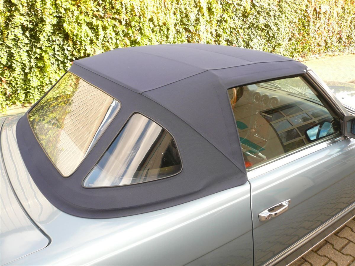 Mercedes SL 107er, Verdeckbezug in Sonnenland Stoff schwarz geliefert und montiert.
