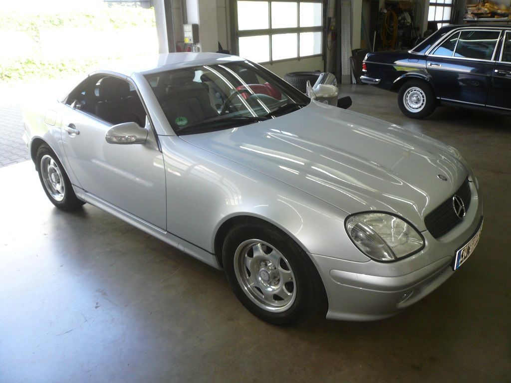 Mercedes SLK (R170) Himmel in Alcantara neu bezogen.