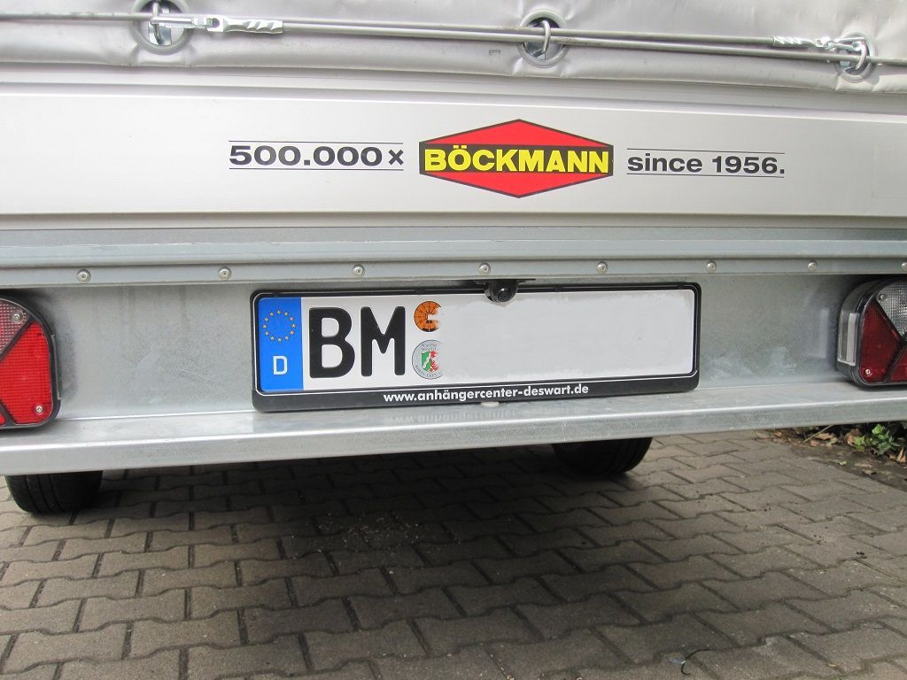 Rückfahrkamera am Mercedes Sprinter und am Anhänger nachgerüstet.