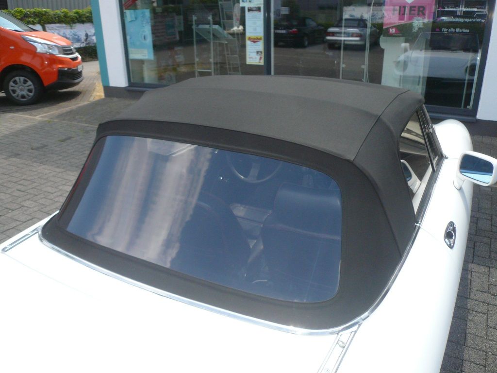 Alfa Spider, Verdeckbezug Sonnenland Stoff schwarz geliefert und montiert.