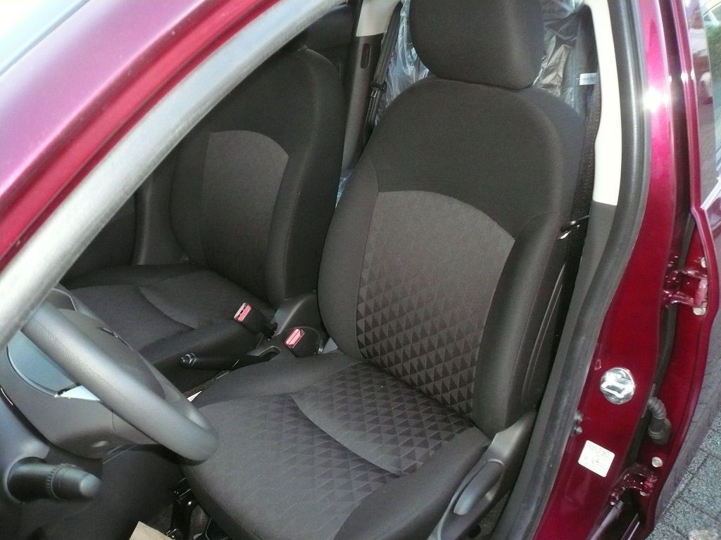 2-stufige Carbon Sitzheizung für Sitz und Rückenlehne im Mitsubishi Space Star nachgerüstet.