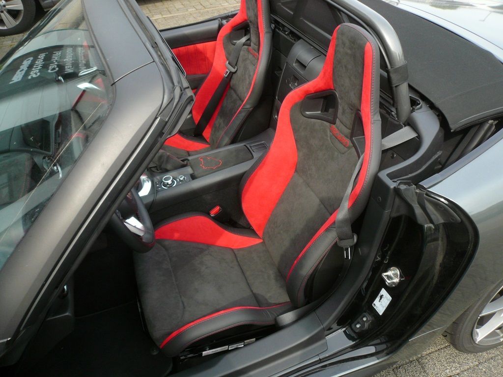 Recaro Sportster CS in Alcantara anthrazit/rot neu bezogen
