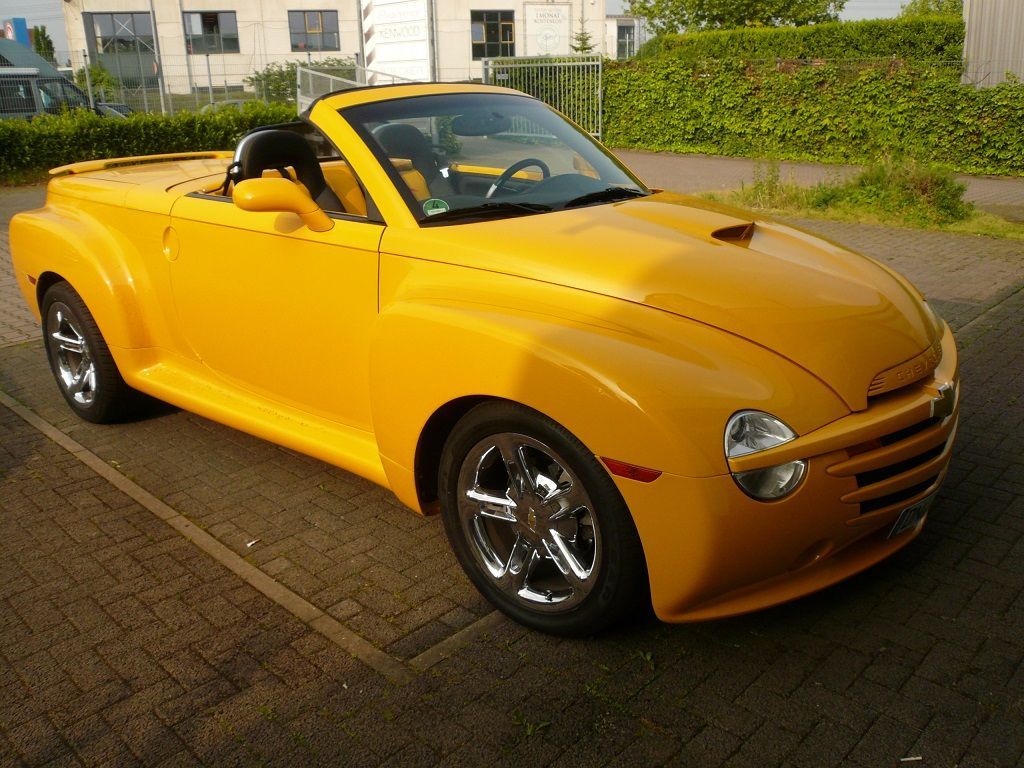 SS-R, Armaturenbrett und Sitze zum Teil in Leder Neu bezogen. Kennwood Navigation, Lautsprecher und Verstärker nachgerüstet.