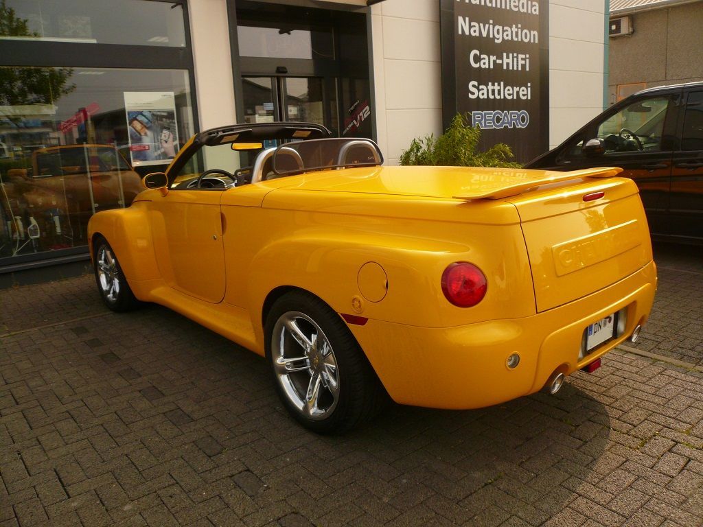 SS-R, Armaturenbrett und Sitze zum Teil in Leder Neu bezogen. Kennwood Navigation, Lautsprecher und Verstärker nachgerüstet.