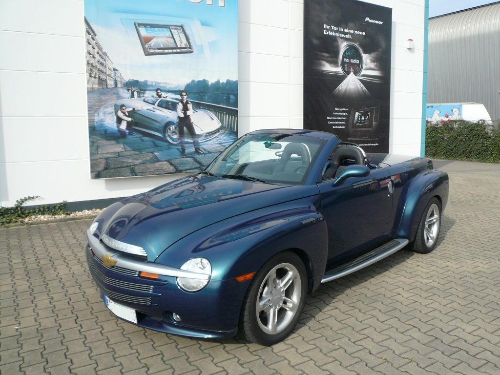 Pioneer AVIC Navigation nachgerüstet. Werkseitige Lenkrad-Fernbedienung auf das Pioneer Navi adaptiert.