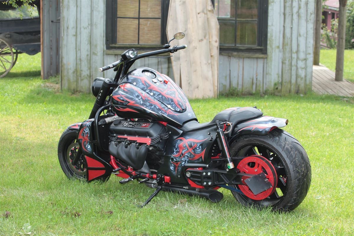 Sitzpolsterung angefertigt & angepasst. Bezug aus Leder zweifarbig nach Vorgabe angefertigt und montiert.