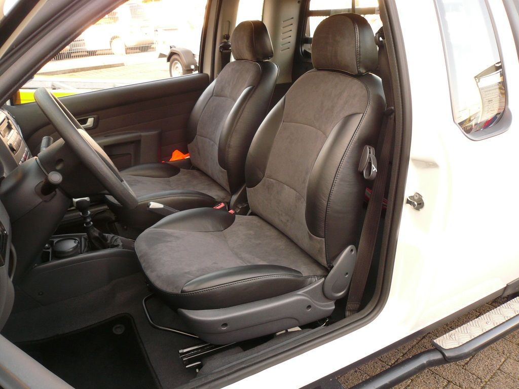 Fiat Strada, beide Vordersitze in Leder/Alcantara neu bezogen.