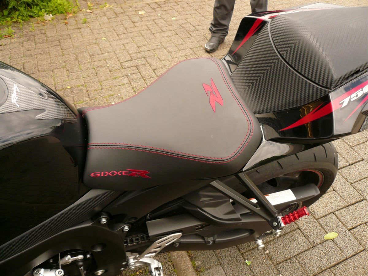 Sitzbank in Leder neu bezogen.