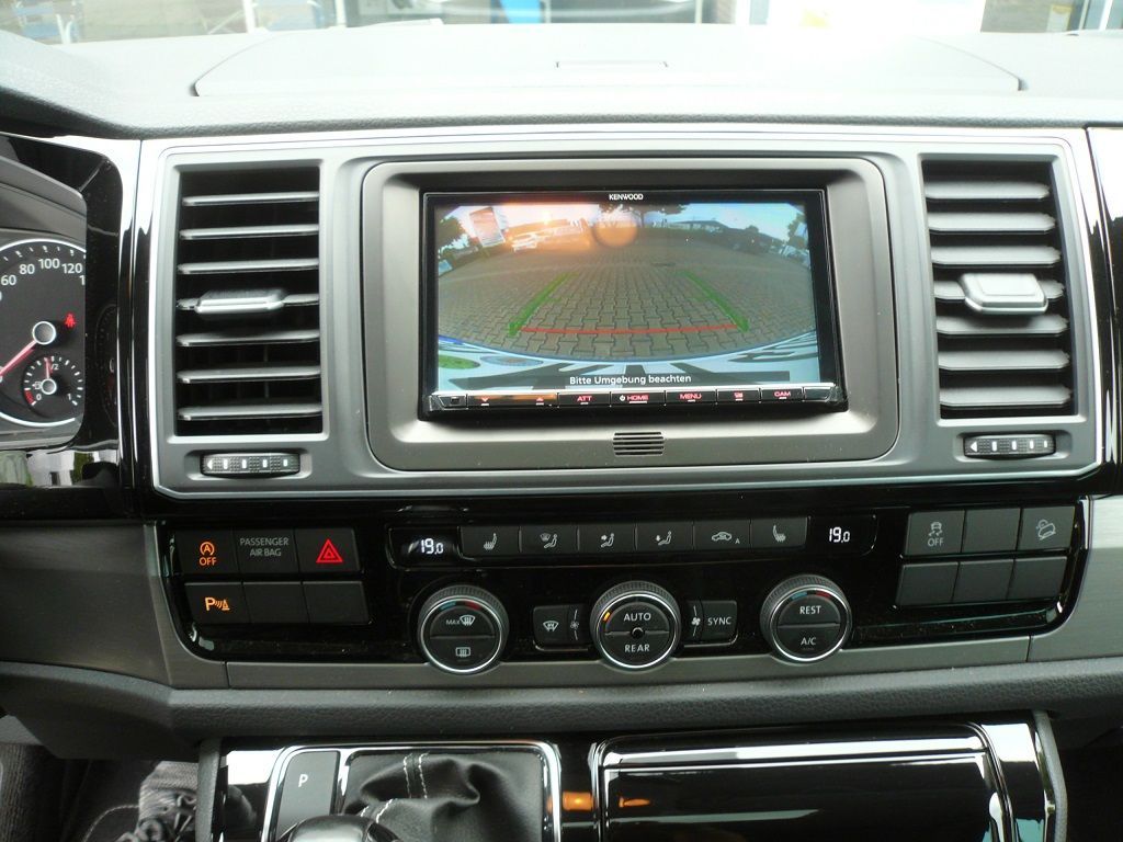 Kenwood DMX802DABS und Rückfahrkamera im VW T5 Bus nachgerüstet.