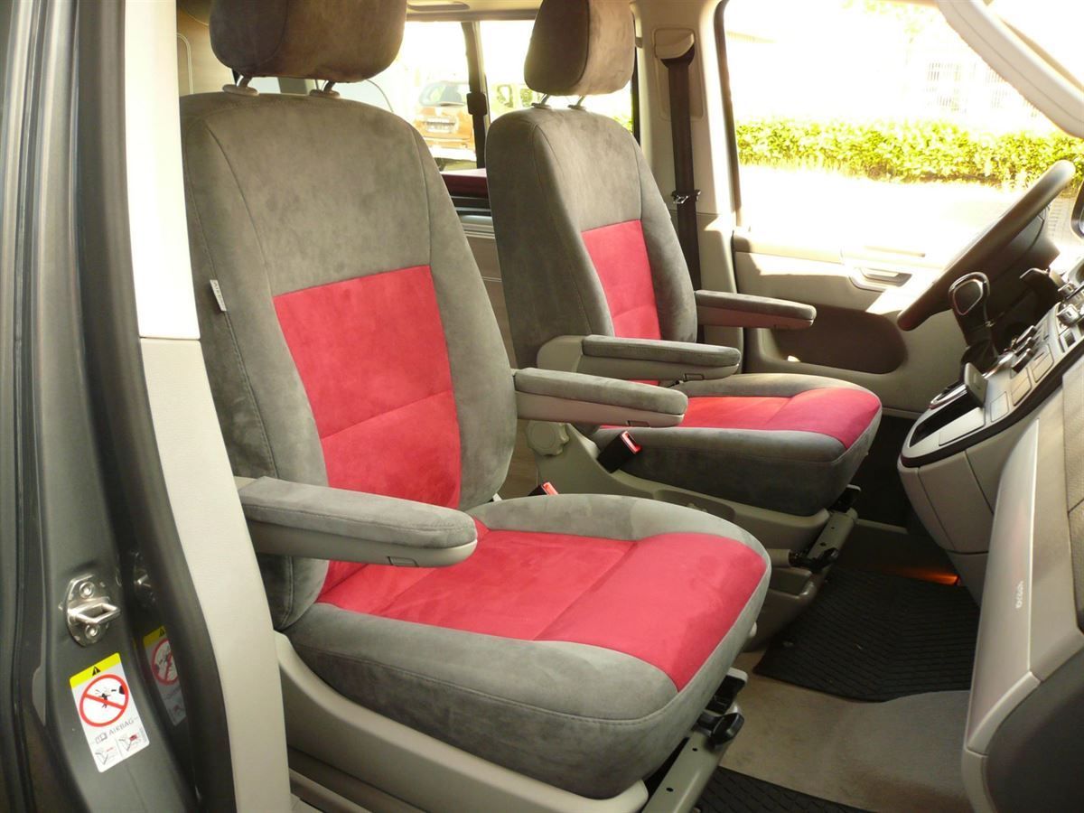 Innenausstattung in Alcantara rot/grau neu angefertigt und montiert.