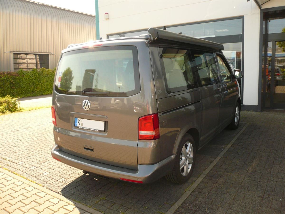 Innenausstattung in Alcantara rot/grau neu angefertigt und montiert.