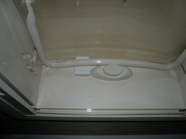 Dachluke mit Thitronik Funk-Magnetkontakt gesichert.