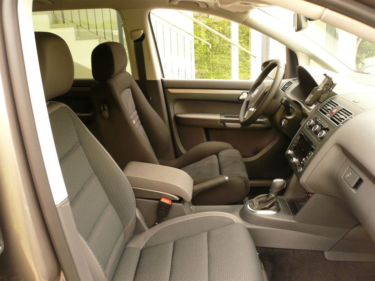 RECARO Ergomed ES SAB im Touran montiert.