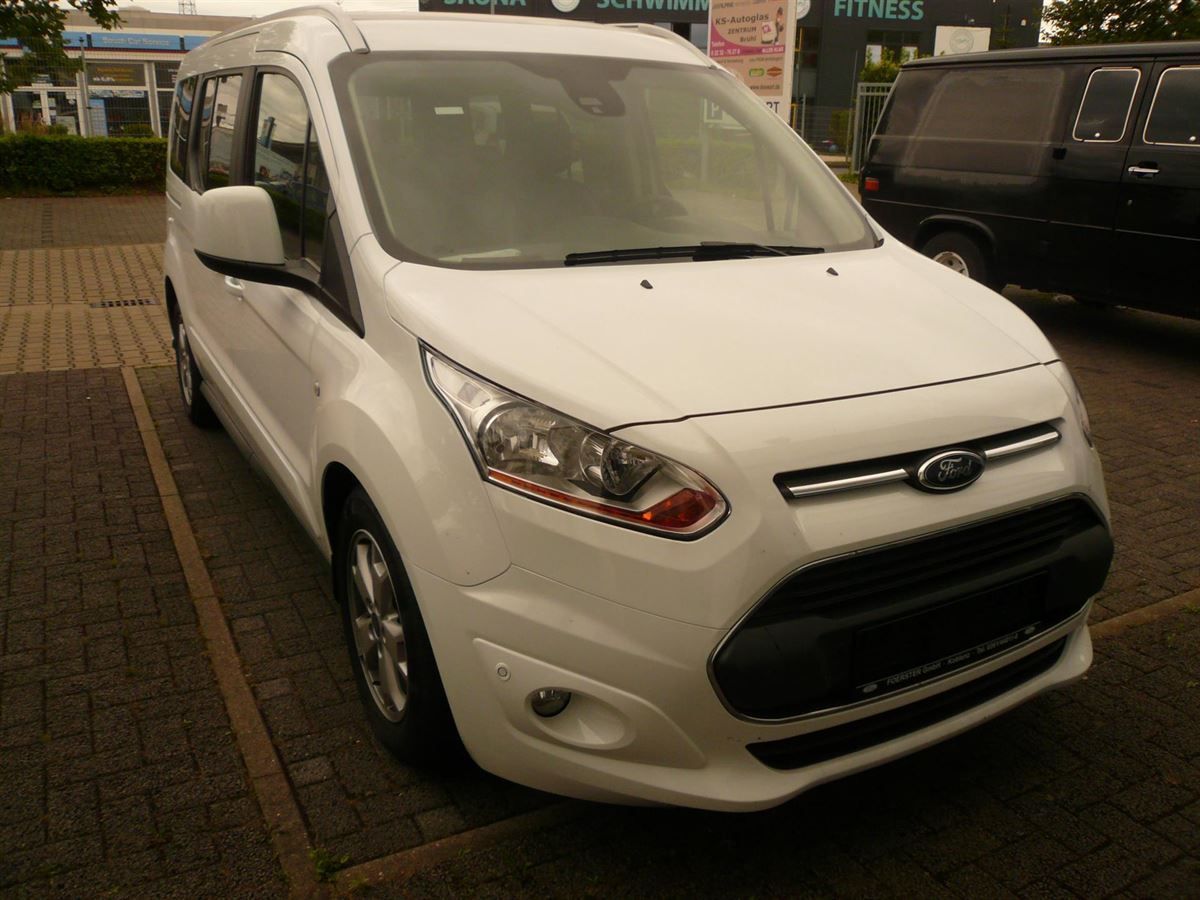 Ford Tourneo connect (Neufahrzeug) Innenausstattung in Kunstleder schwarz glatt/gelocht neu angefertigt und montiert.