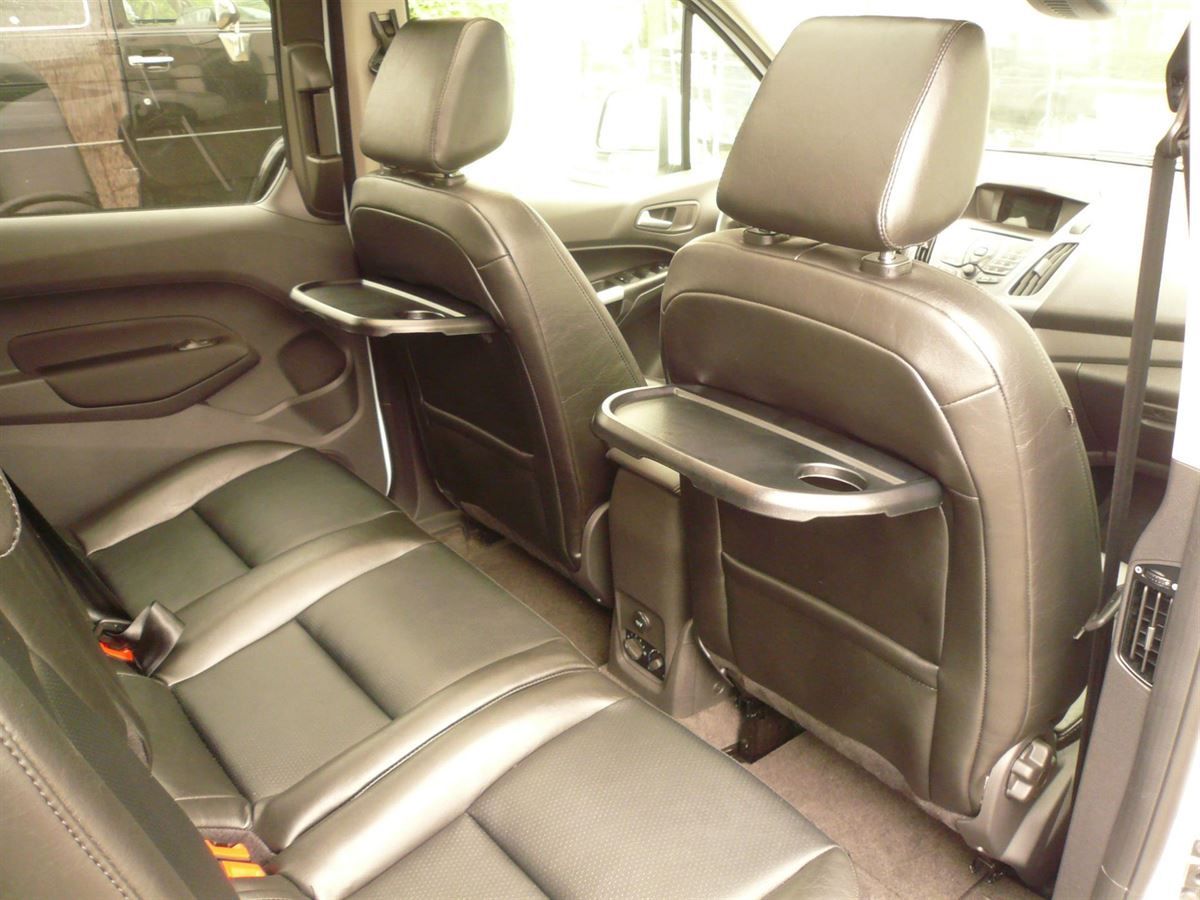 Ford Tourneo connect (Neufahrzeug) Innenausstattung in Kunstleder schwarz glatt/gelocht neu angefertigt und montiert.