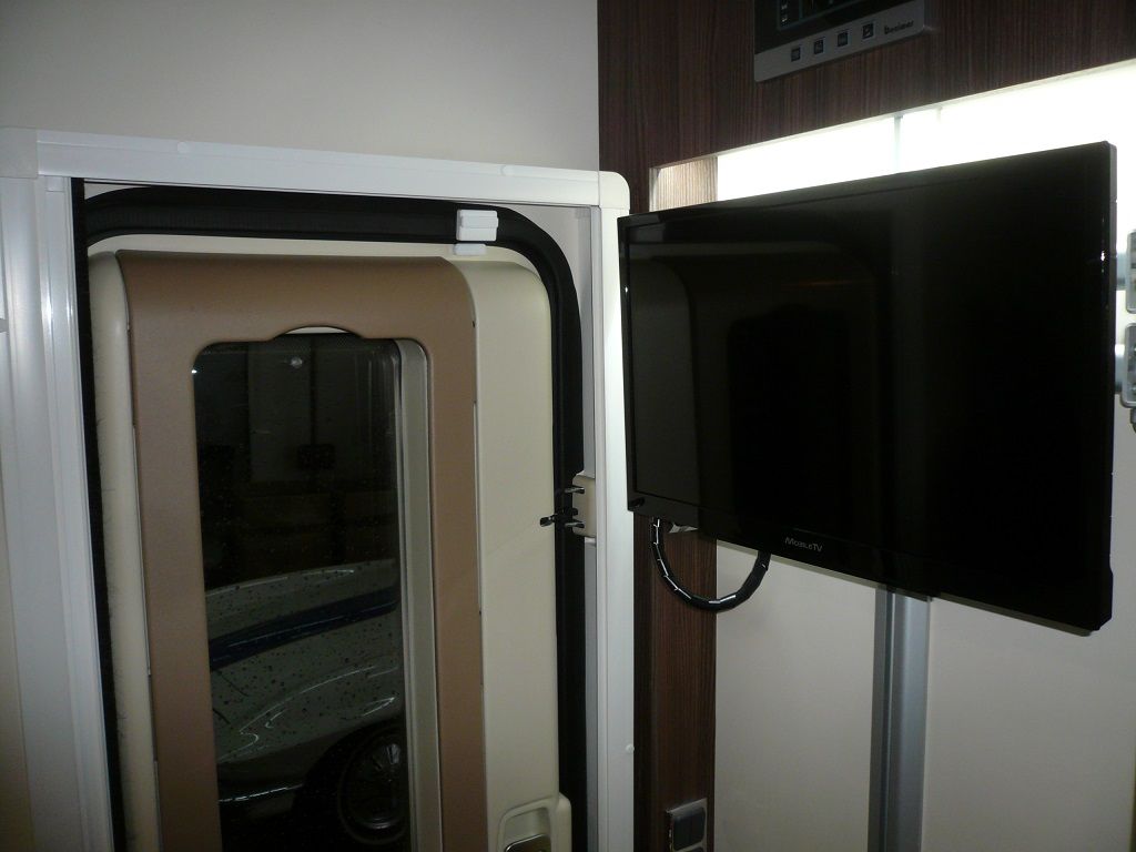 Thitronik WiPro Alarmanlage im Wohnmobil auf Ford Transit Basis mit Funk-Magnetkontakt an der Aufbautür nachgerüstet.