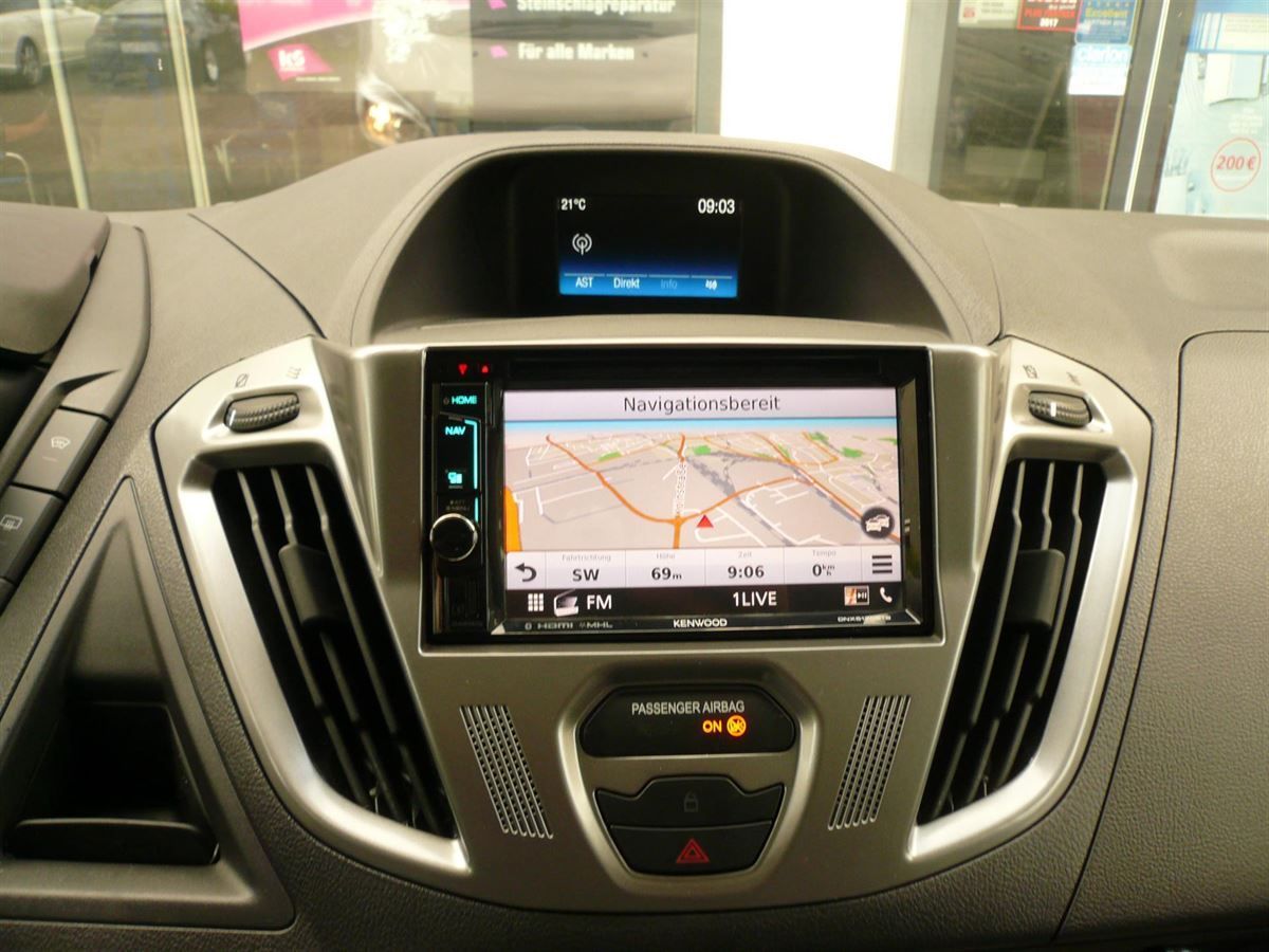 Kenwood Navigation und Rückfahrkamera nachgerüstet.