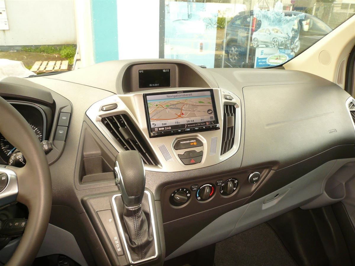 Kenwood Navigation und Rückfahrkamera nachgerüstet.