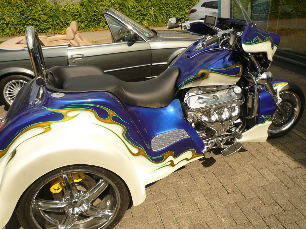 Sitzpolsterung angefertigt & angepasst. Bezug aus Kunstleder nach Vorgabe angefertigt und montiert.