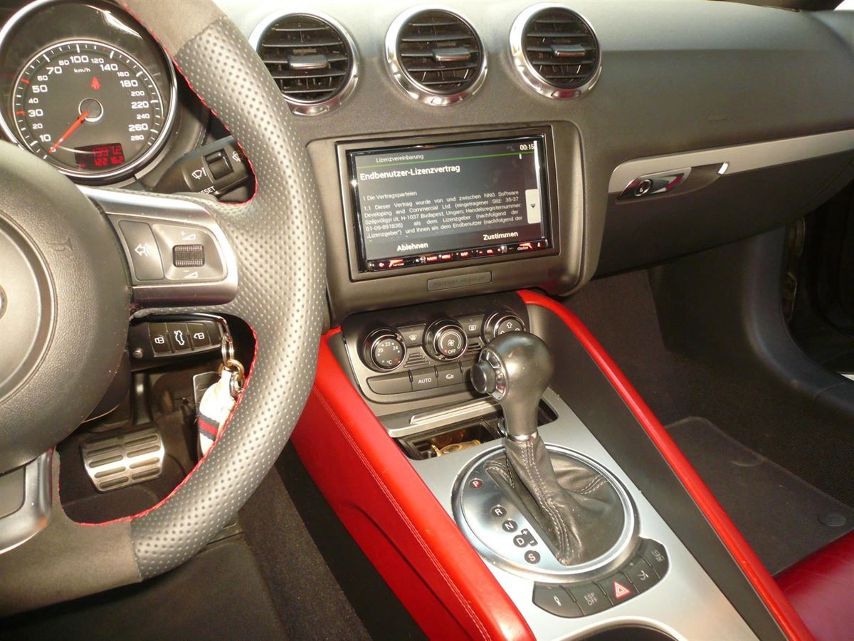 Clarion NX706E-DAB 2DIN Navigation im Audi TT nachgerüstet.