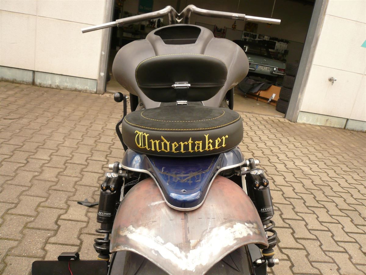 SITZBANK, POLSTERUNG UND BEZUG ANGEFERTIGT & MONTIERT
