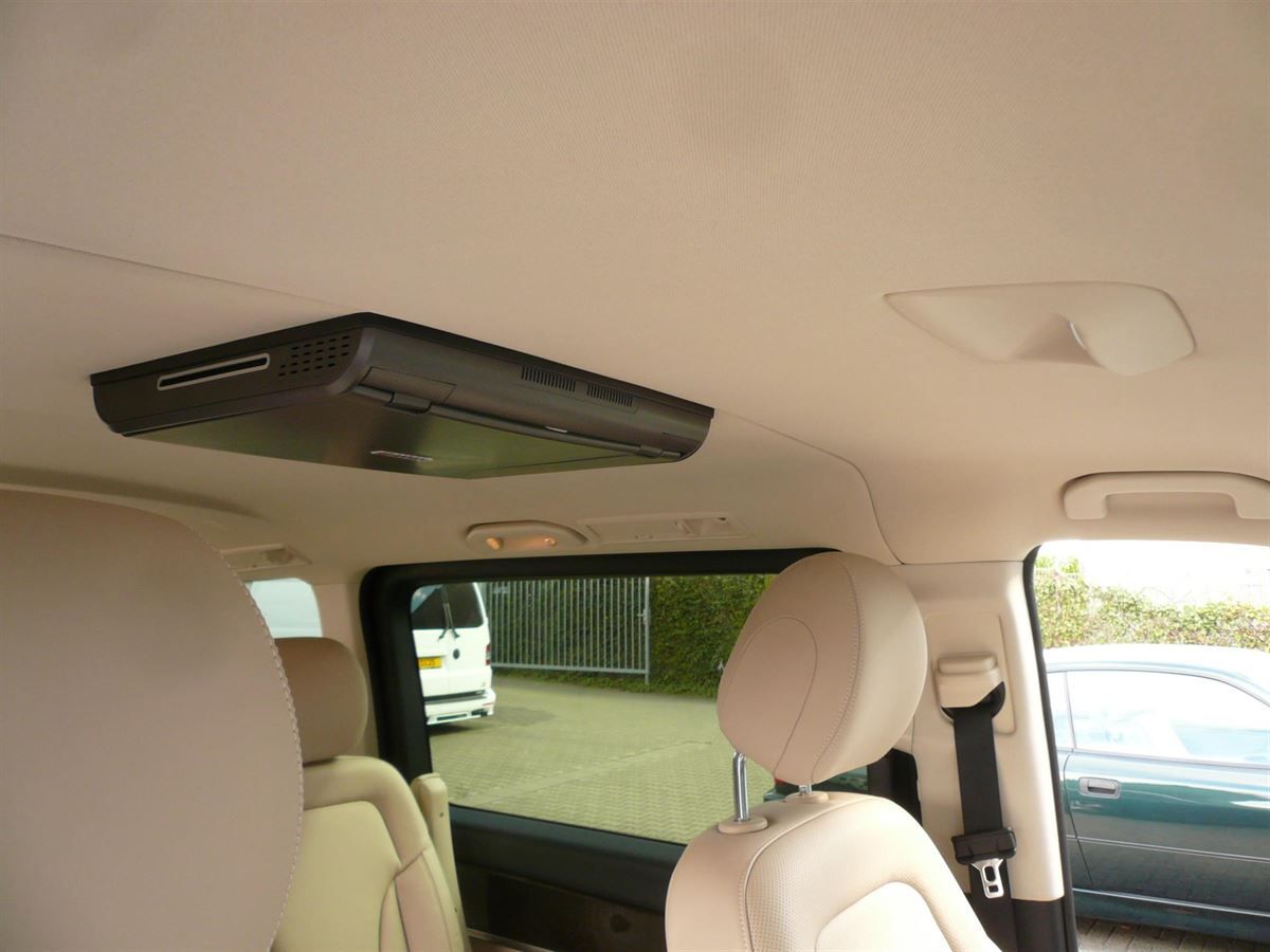 Deckenmonitor 15zoll mit DVD Player in IR-Kopfhörern im der Mercedes V-Klasse mit Business-Ausstattung nachgerüstet.