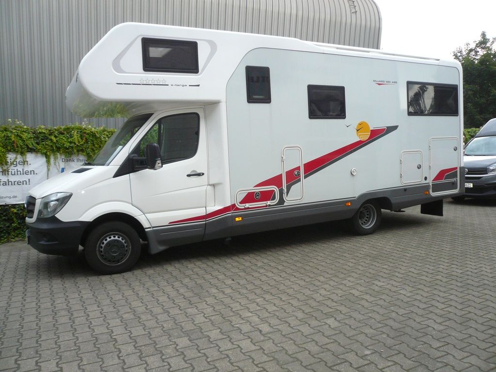 Wir montieren Alarmanlagen, SAT-TV, Multimedia- & Musikanlagen, Navigationen, Rückfahr- & Frontkameras in Ihr Wohnmobil ein.
Bei uns ist Ihr Wohnmobil in den besten Händen.
Wir bieten auf drei Einbauplätzen höchsten Montagekomfort für Ihr Wohnmobil.